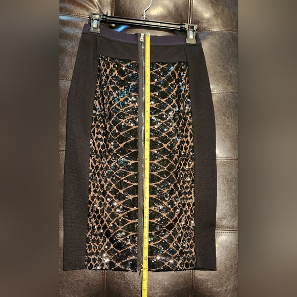 BCBGMaxAzria pencil skirt with sequins - Picture 3 of 9